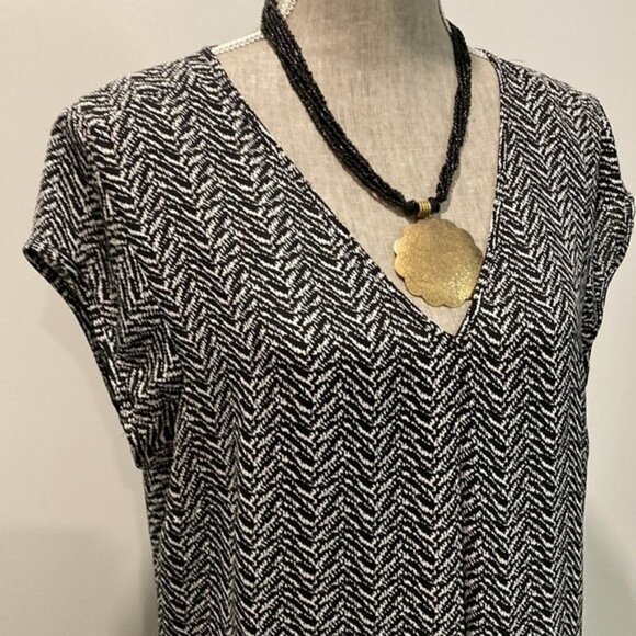 DR2 Black V-Neck Sleeveless Top Lightweight Large​​​​​​​ - Picture 9 of 12